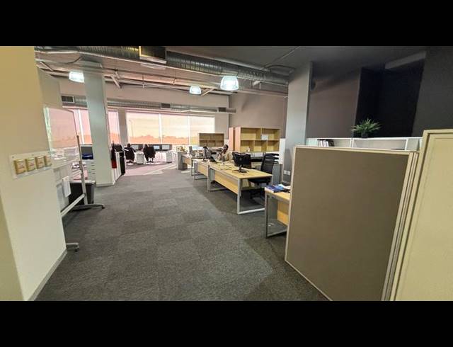 BUSINESS PROPERTY TO RENT IN PAARDEN EILAND